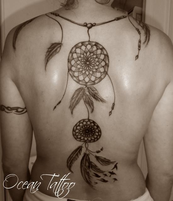 Tatouage attrape reve dos