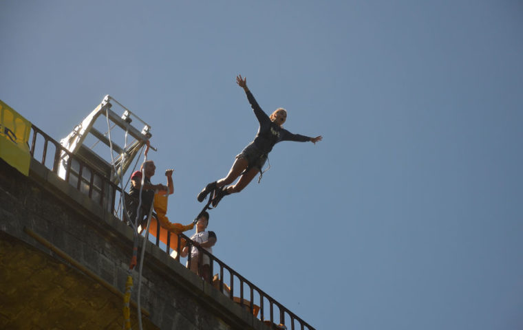 Saut al elastique ardeche