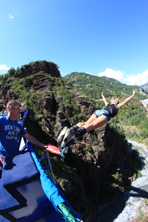 Saut à l'élastique pont de la mariee