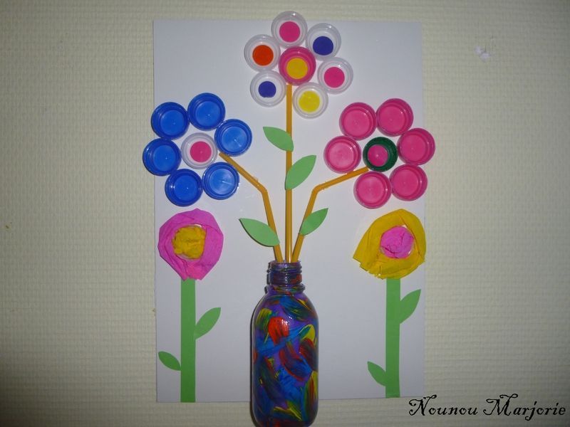 Fleurs avec des bouchons en plastique