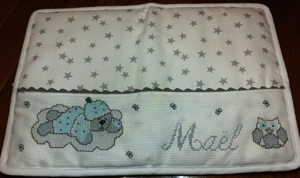 Grille gratuite point de croix bavoir bébé