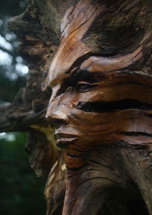 Sculpture sur bois visage